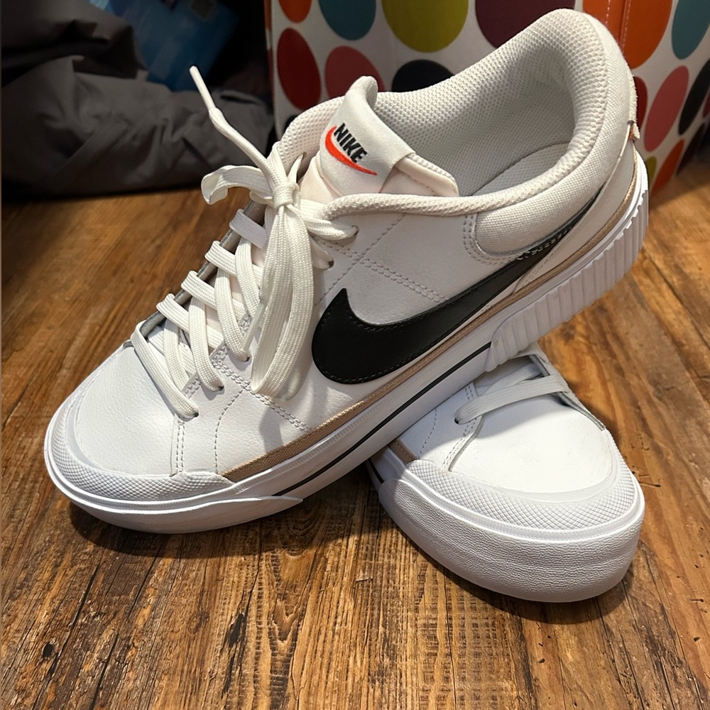 Women’s Nike legacy lift